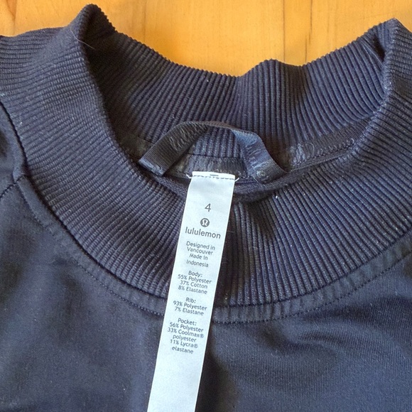 Lululemon crewneck with front pockets - Picture 2 of 6
